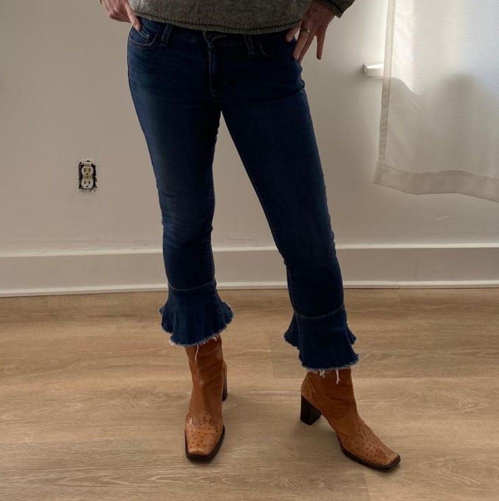 Levis 711 Skinny Ruffle Flare Cropped